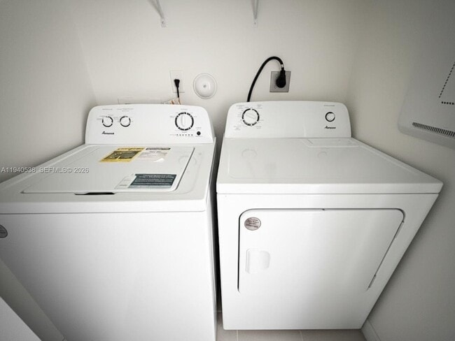 Building Photo - 2631 SE 11th St