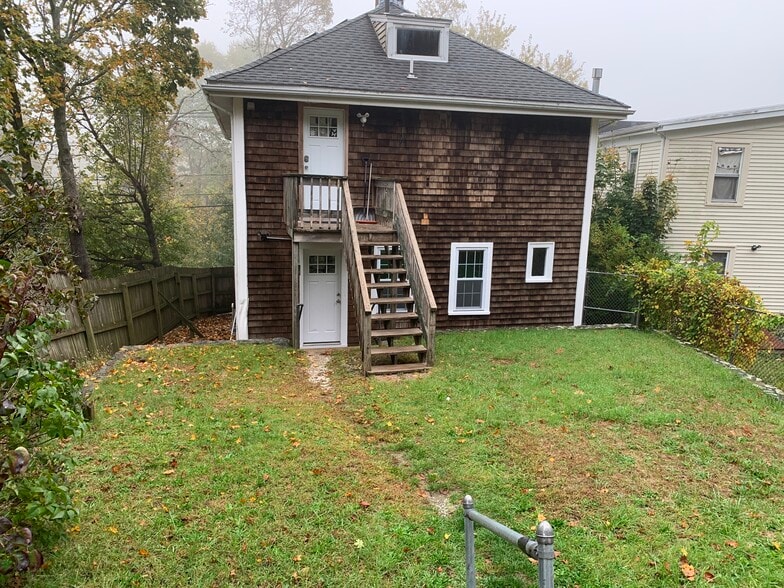 Rear entry ground level - 13 Forest Ave