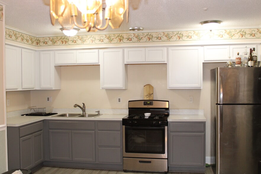 Building Photo - 9 Gerard Ct