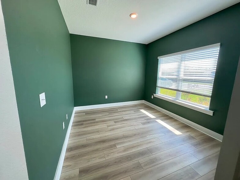 Building Photo - 3679 Applewood Dr