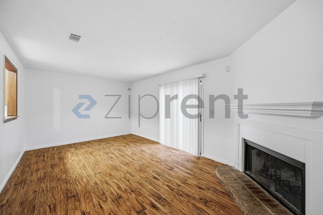 Building Photo - 5893 N Castlegate Dr