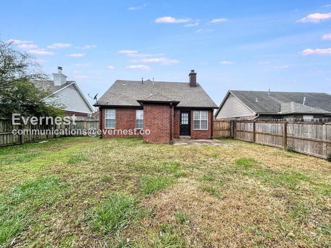 Building Photo - 7036 Foxhall Dr