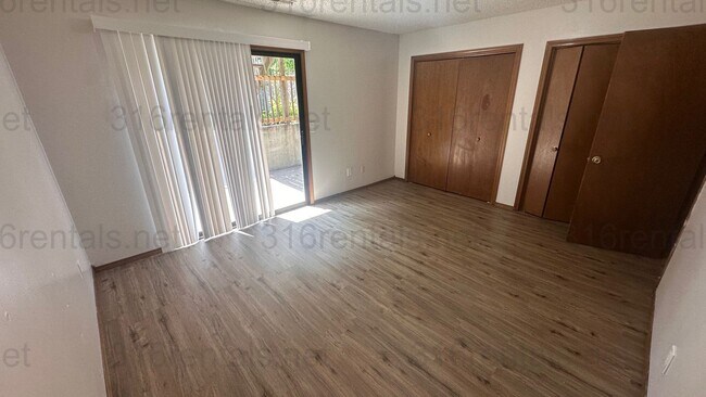 Building Photo - $850 - 2 bed 1.5 bath - Recently Remodeled...