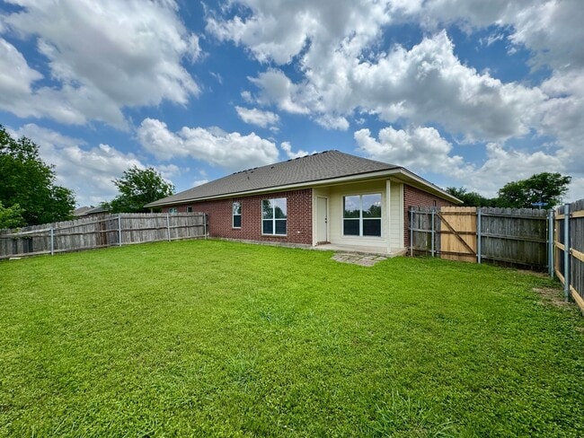 Building Photo - 3016 Clydesdale Way