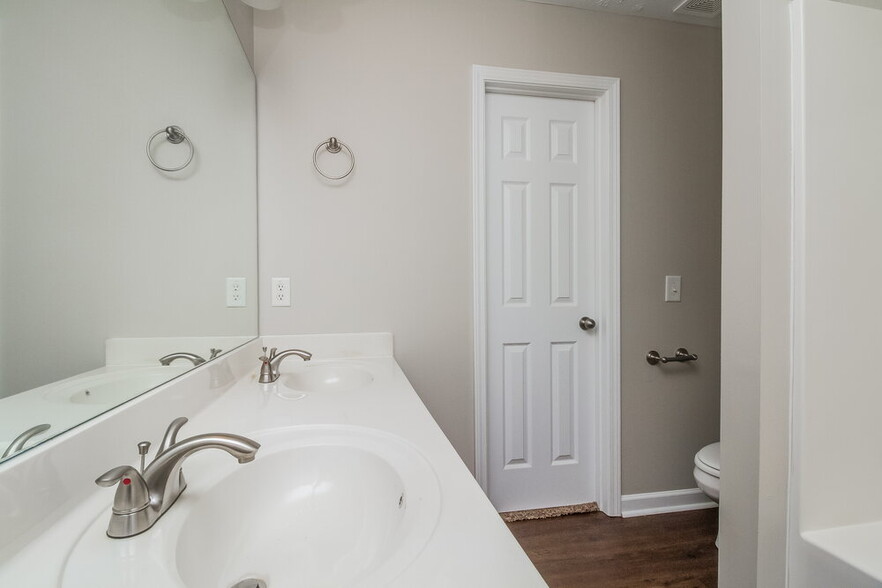 Building Photo - 1105 Sima Shabat Ct