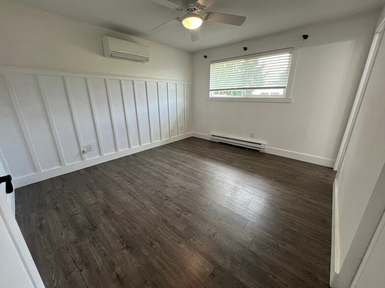 Masters Bedroom (Bare) - 5326 Green Hills Ave NE