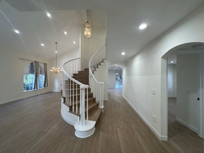 Building Photo - Stunning gated executive home completely redone