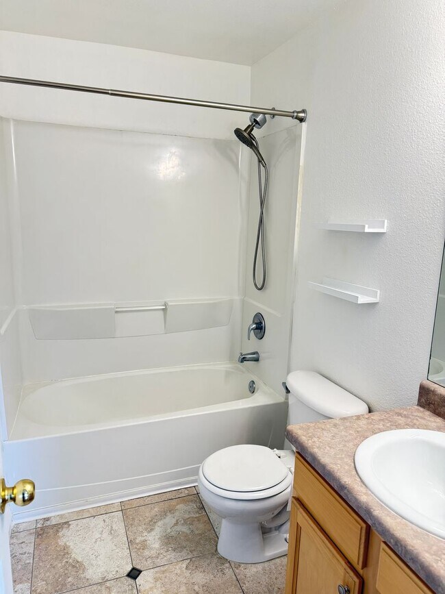 Building Photo - 2 Bedrooms with 2 Bathrooms at the Edge at...