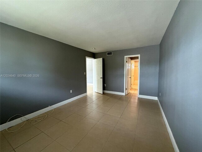 Building Photo - 2040 NW 89th Ave