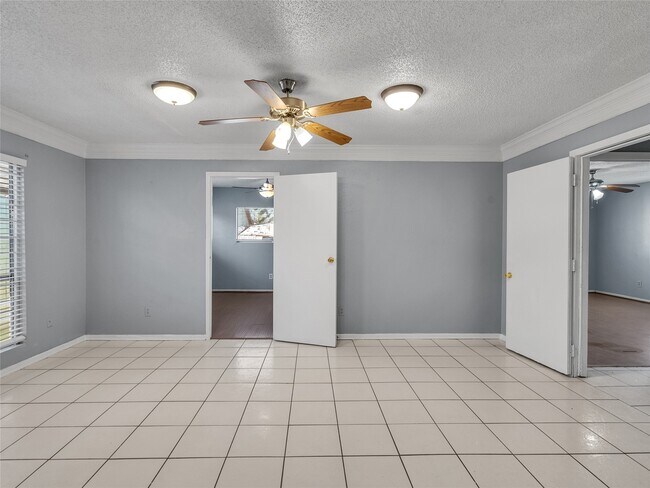 Building Photo - 10919 Pigeonwood Dr