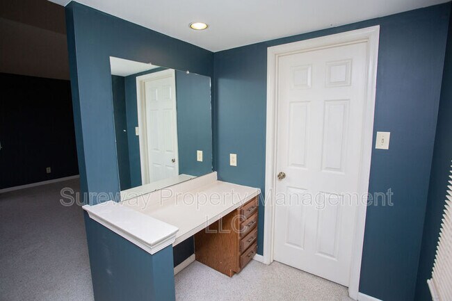 Building Photo - 50 Manchester Rd