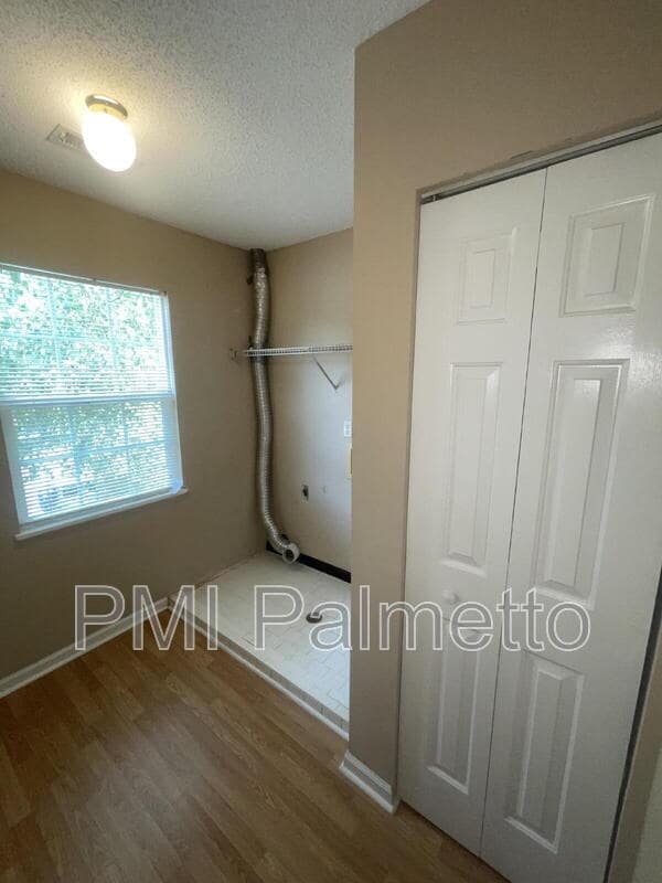 Building Photo - 116 S Mercer Dr