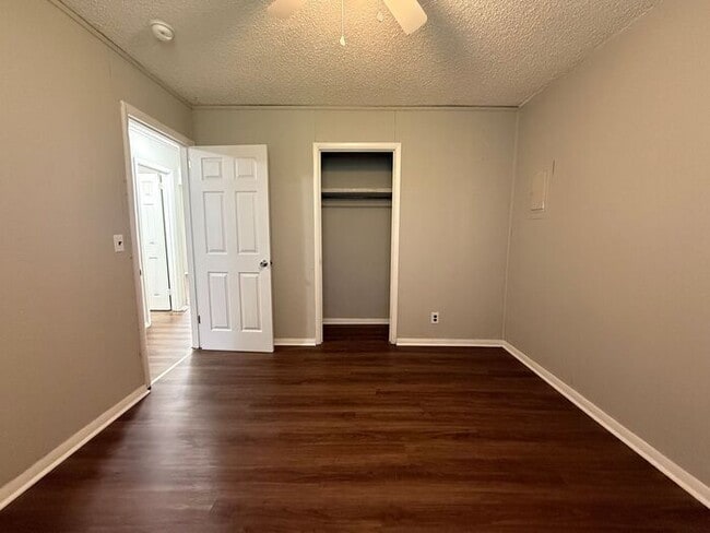 Building Photo - Just renovated!! Inglewood 1 bedroom duplex by park!! Pets okay!