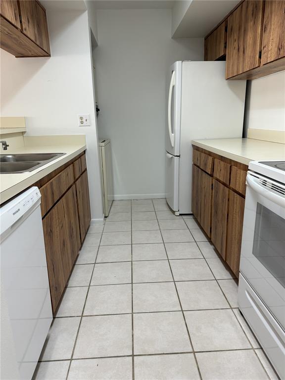 Building Photo - 13608 S Village Dr