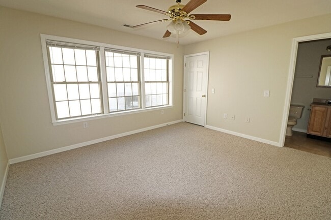 Building Photo - 2 Bedroom, 2.5 Bath Townhome Near Med Center - Available 07/04/2026