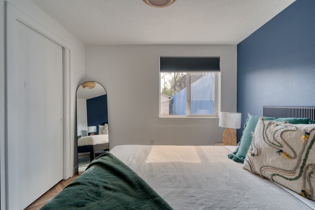 Building Photo - 5222 SE Holgate Blvd