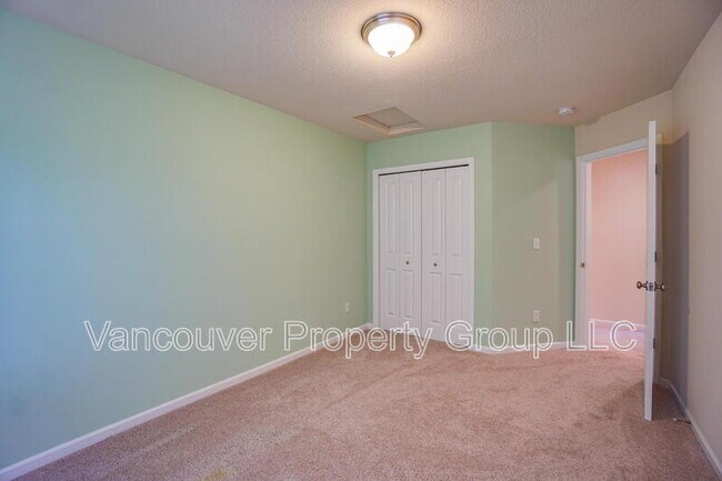 Building Photo - 2273 S Red Tail Loop