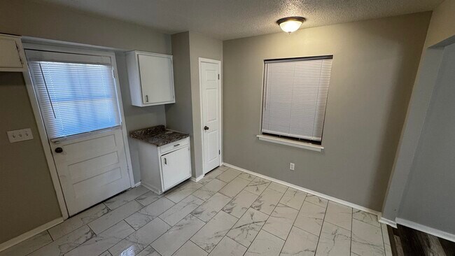 Building Photo - 4264 Double Tree St