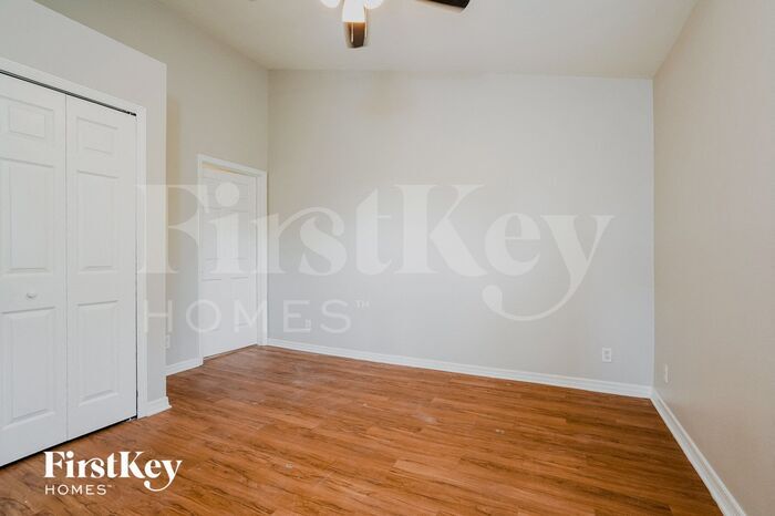 Building Photo - 1115 Harry Ave S