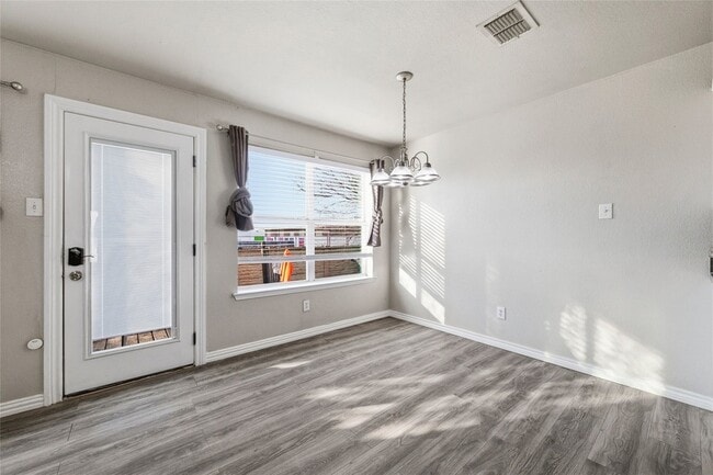 Building Photo - 2316 Kingsway Dr