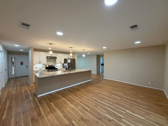 Building Photo - Beautifully Remodeled 3 Bedroom Single Story Home Available Near Golf Course Rd NW & McMahon Blvd...