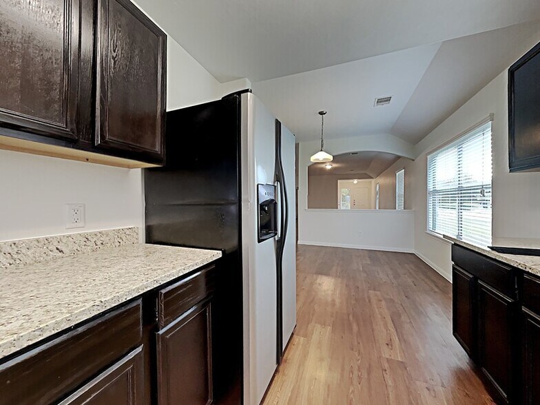 Building Photo - 2415 Hiacintas Way