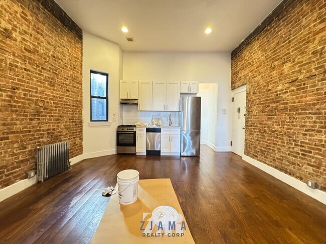 Primary Photo - 1047 Bedford Ave