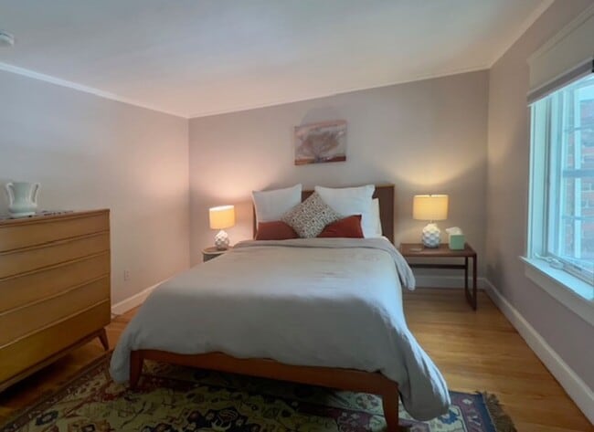 Building Photo - Spacious 2BR/1.5BA Townhouse Available February 1st!!  Great West End Location!!