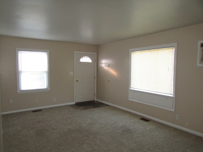 Building Photo - 2 BEDROOM | 1 BATH | SINGLE GARAGE | ROBBINSDALE | 12 MONTH LEASE