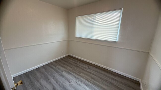 Building Photo - 418 W Lupton St