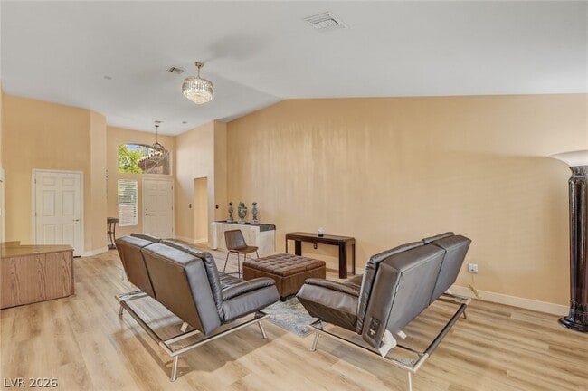 Building Photo - 2628 Highvale Dr