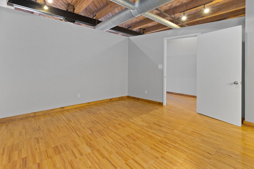 Building Photo - 200 River Place Dr