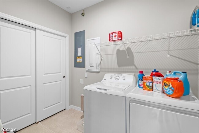 Building Photo - 9393 Pocida Ct