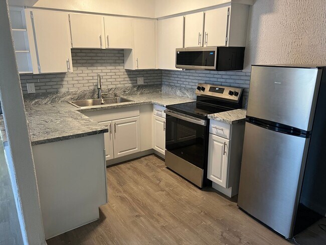 Building Photo - 2 Bedroom 1 Bath In Central Las Vegas