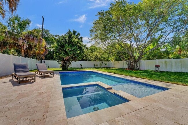 Building Photo - 3 bedroom in Dania Beaach FL 33004