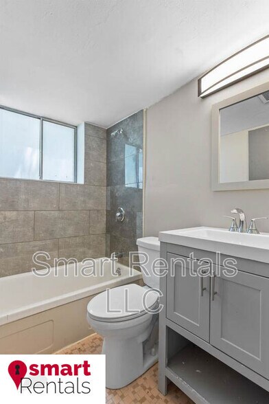 Building Photo - 479 S Holmes Ave