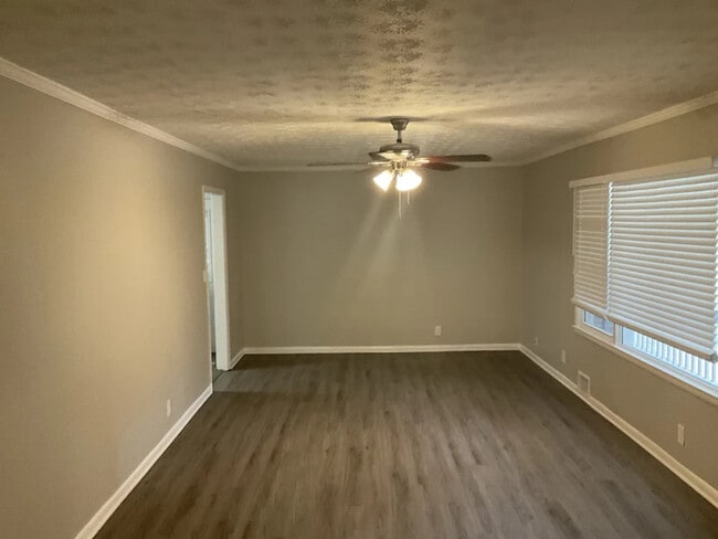 Building Photo - 1915 Timothy Dr SW