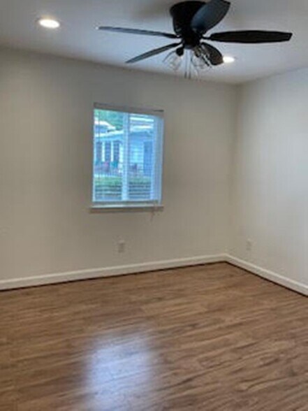 Building Photo - 1019 Woodland Vlg