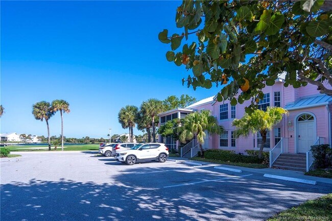 Building Photo - 391 NE Plantation Rd