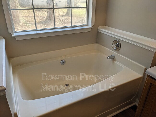 Building Photo - 1140 Hunter Trail