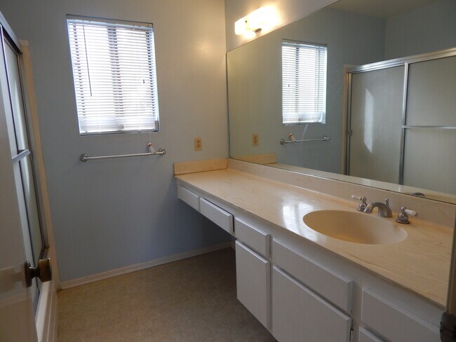 Master Bath - 584 W Huntington Dr