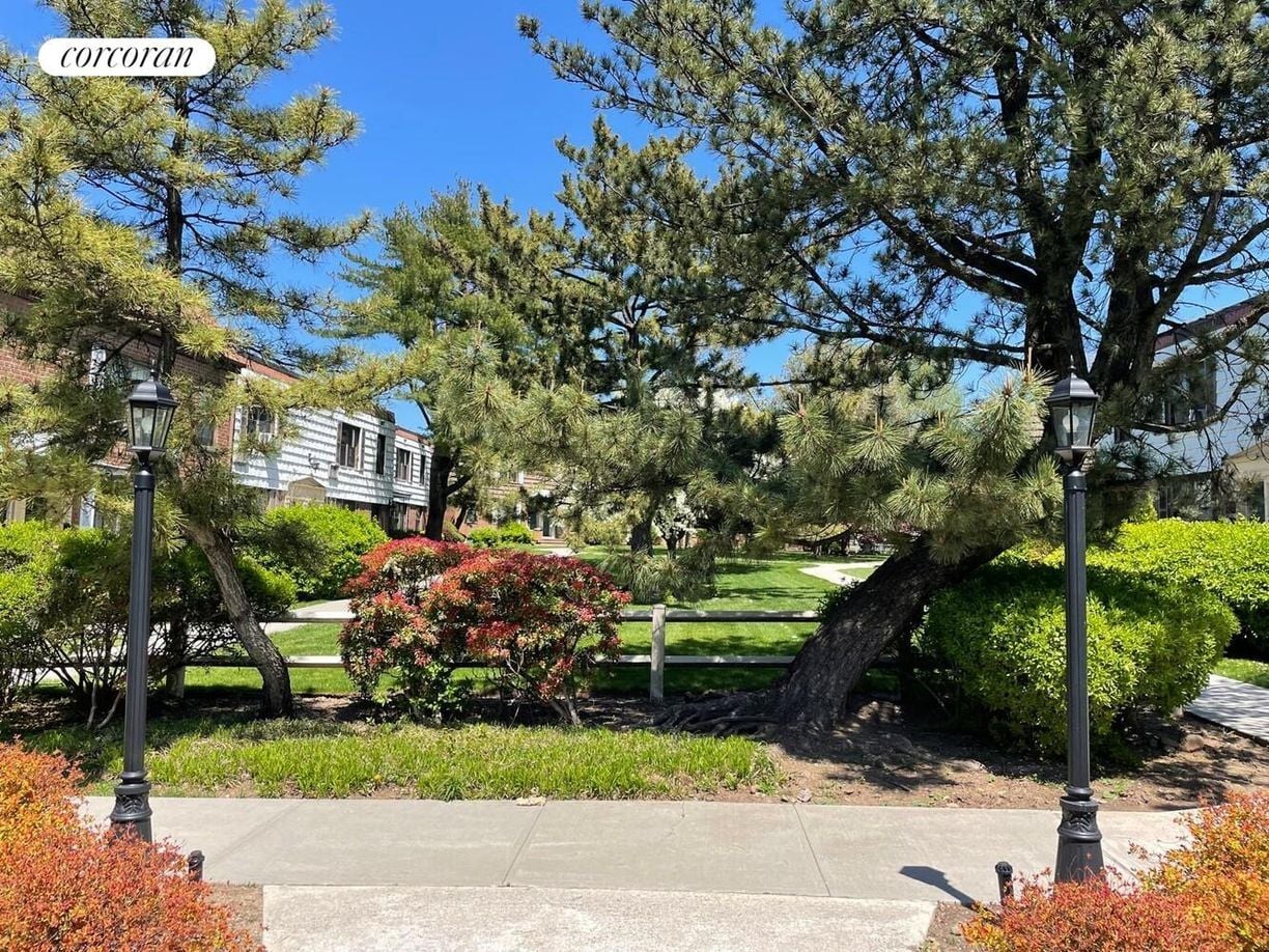 Building Photo - 70-39A Park Dr E