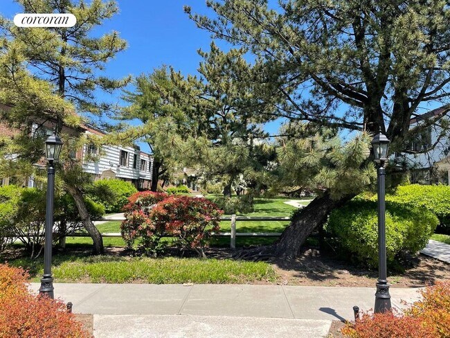 Building Photo - 70-39A Park Dr E