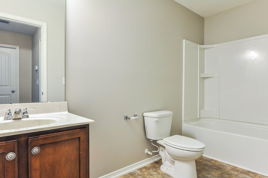 Building Photo - 440 Kerriann Ln