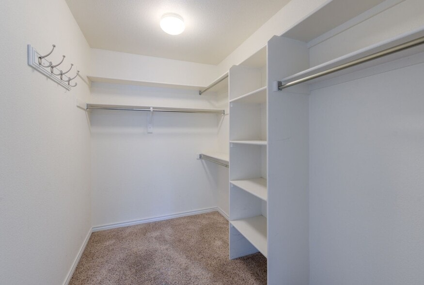 Building Photo - 835 Kane Dr