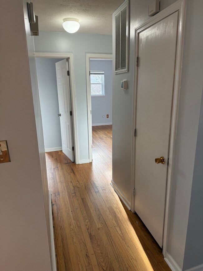 Building Photo - 1815 Tennyson Dr