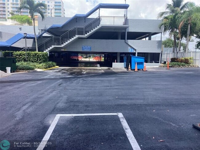 Building Photo - 3031 N Ocean Blvd