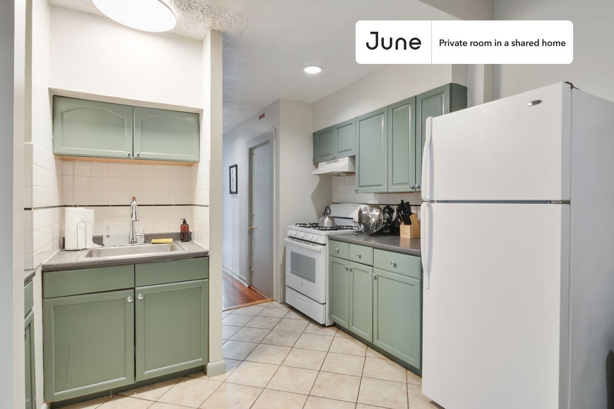 Building Photo - Room in Shared 4 bed/1 bath home