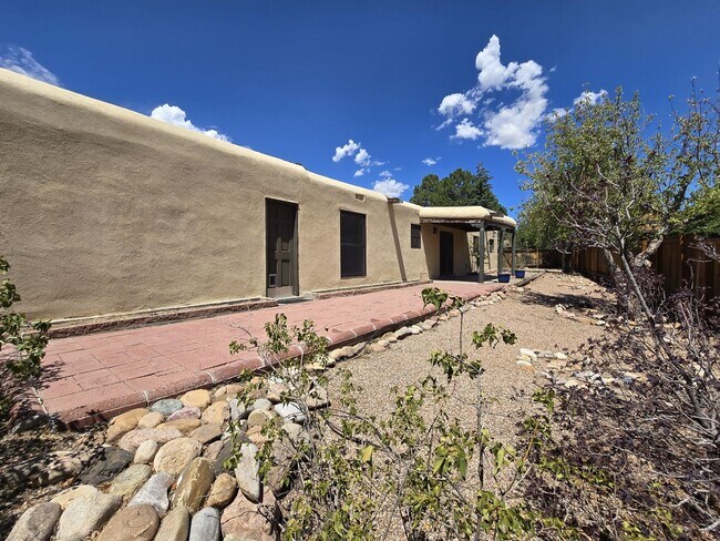 Building Photo - 3004 Plaza Blanca