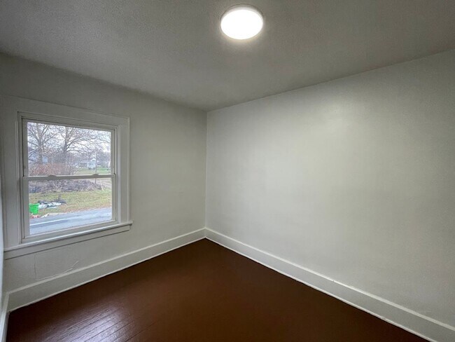 Building Photo - 724 S Linden Ave